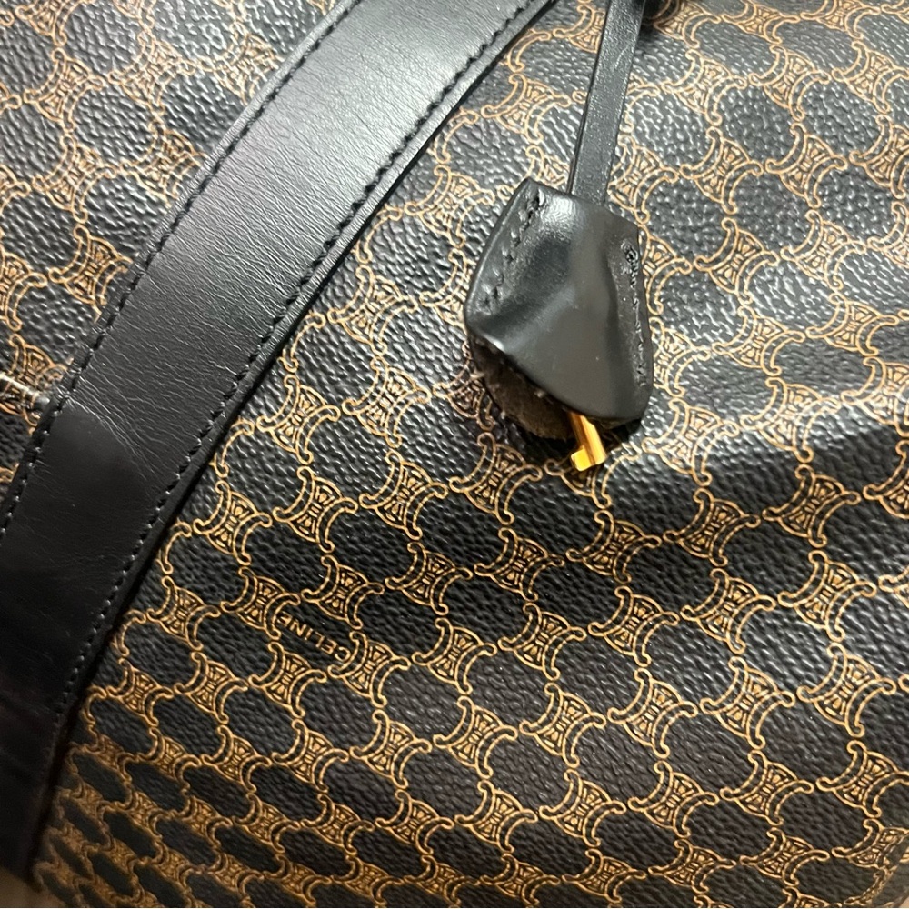 ✅AUTHENTIC⭐️ CELINE ⭐️ Boston Travel 🧳 Bag! Unisex & multi use Luxury item - Picture 9 of 13